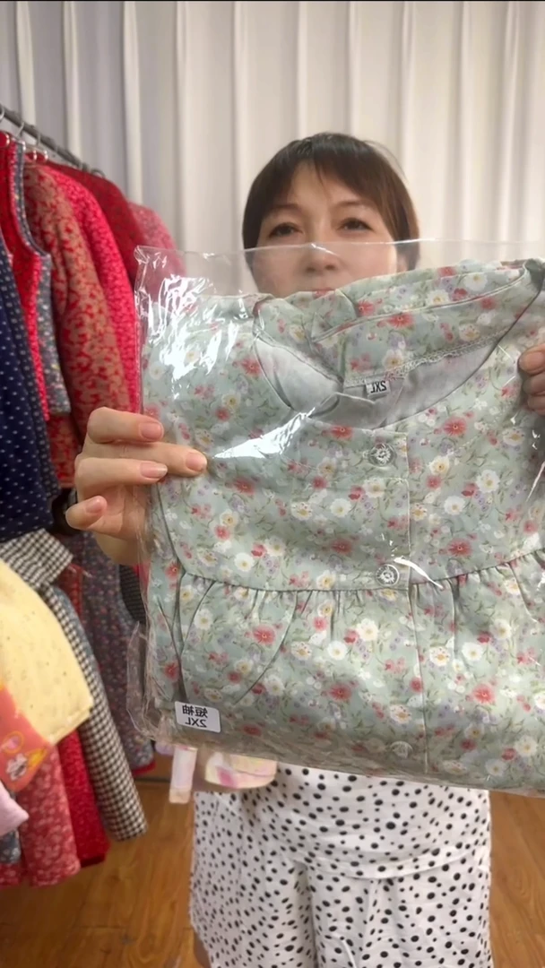 2XL短袖中裤套装浅绿红花