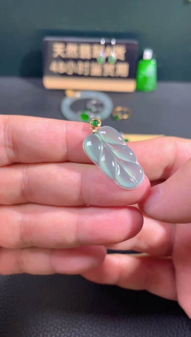 【闪购商品】翡翠颈饰18K金镶嵌翡翠