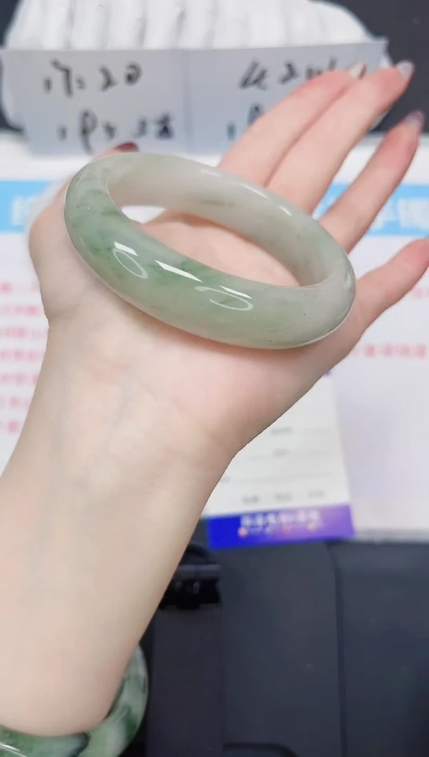 【闪购商品】石英质玉手镯未镶嵌345