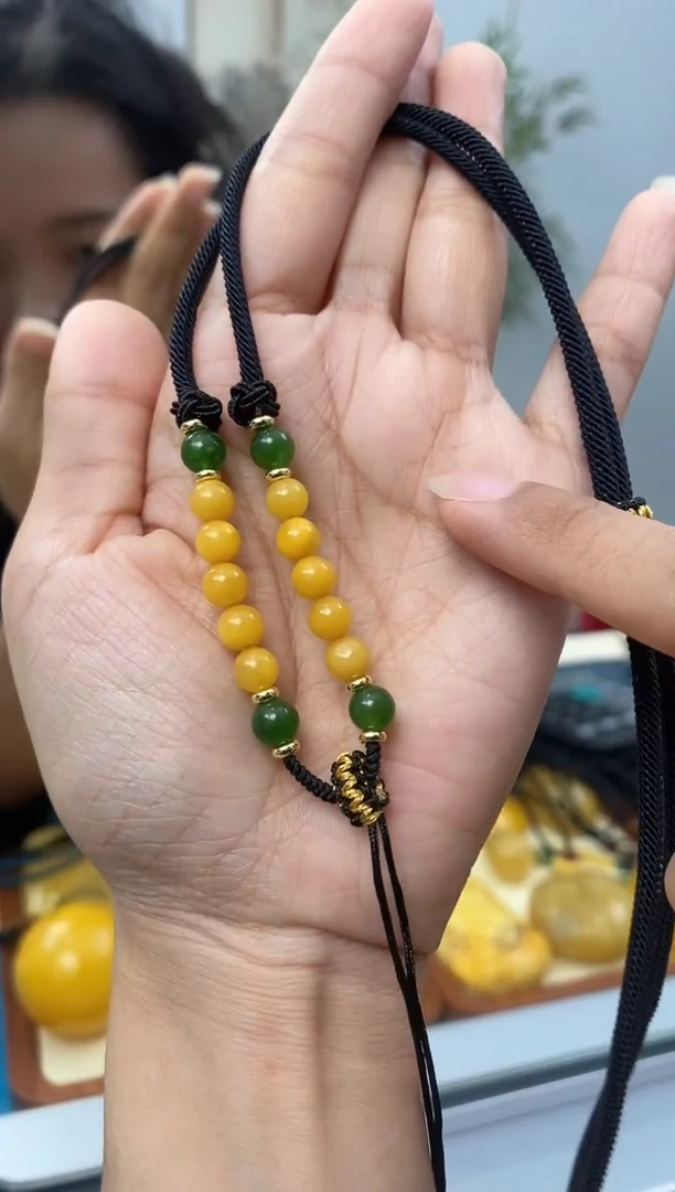 【闪购商品】琥珀裸石未镶嵌天然琥珀蜜蜡高货吊坠绳多样性发一