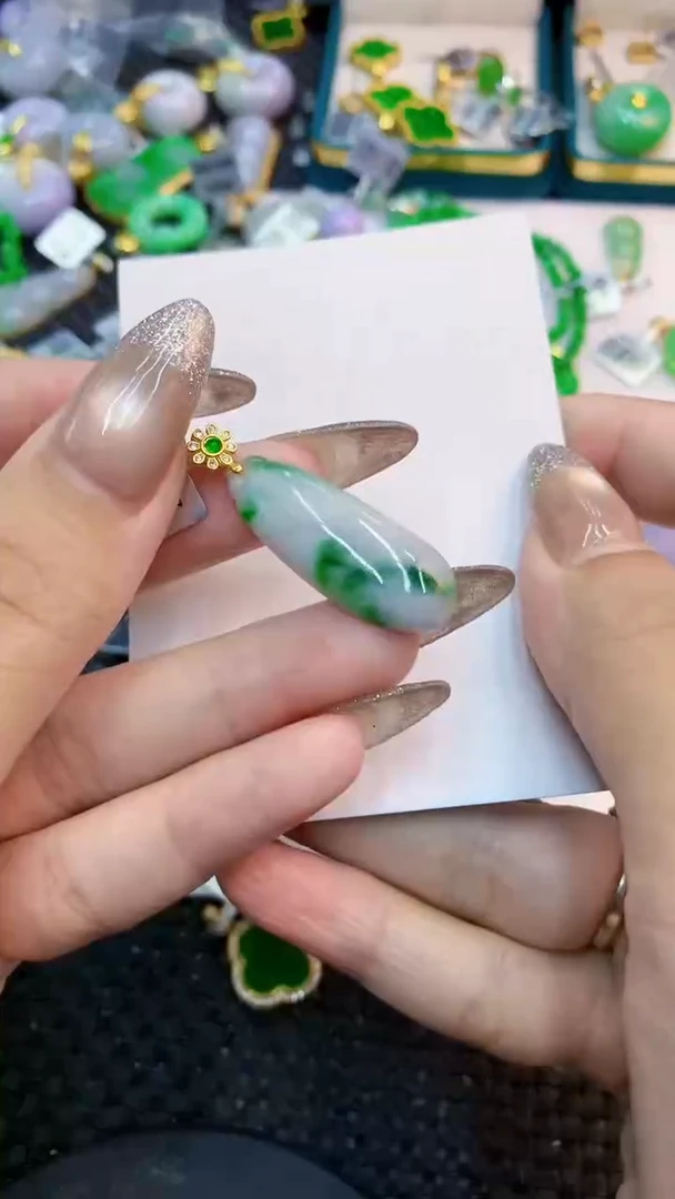 颈饰未镶嵌翡翠1