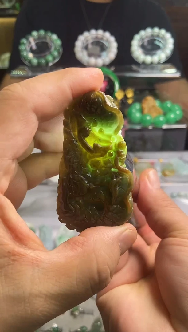 未镶嵌挂件翡翠飞龙在天