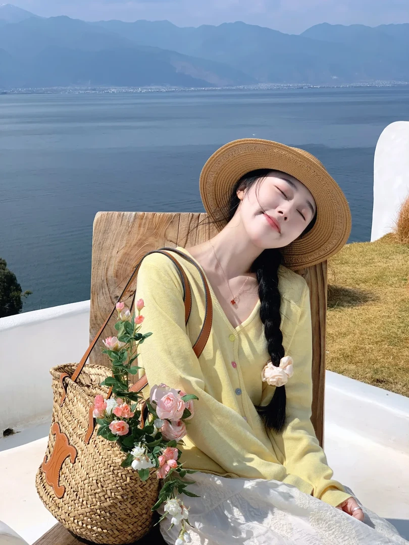 早春小众别致v领彩扣针织开衫女新款重工刺绣蕾丝半身裙两件套女