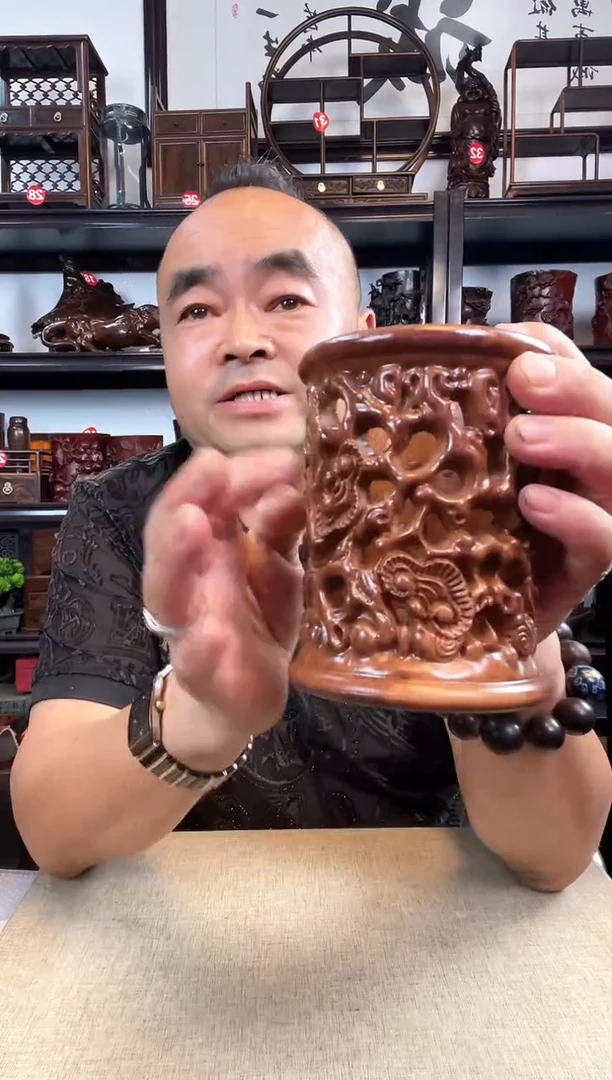 木老李红木工艺品黄灵芝笔筒
