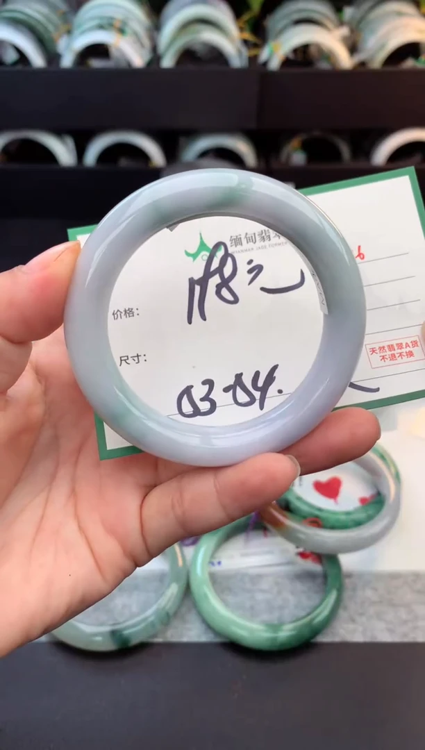 未镶嵌定制翡翠毛货需精细抛光+多人