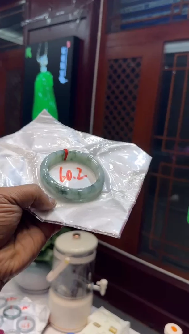 未镶嵌手镯翡翠手镯