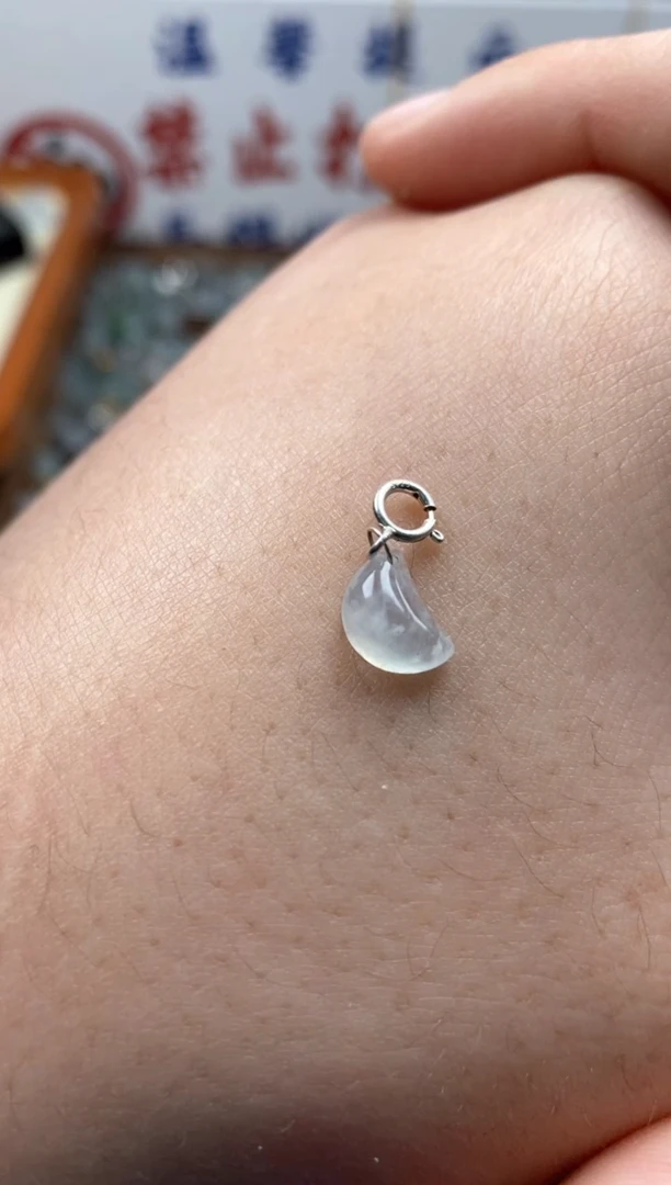 【闪购商品】翡翠颈饰未镶嵌哥哥