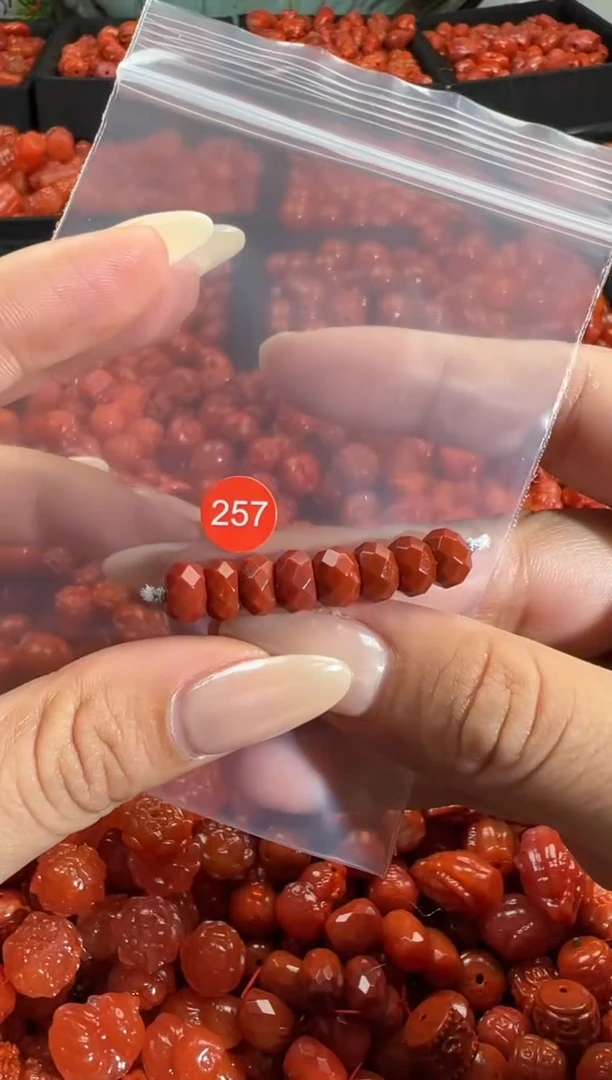 颈饰未镶嵌南红玛瑙1