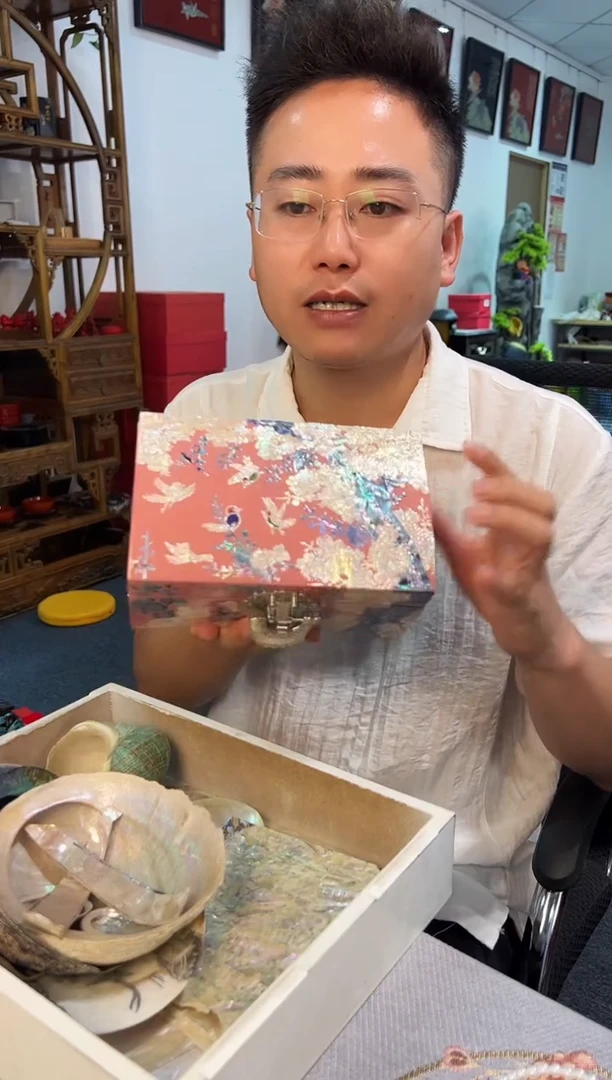 鱼锁绒布底·弘贝雅螺钿漆器文化馆