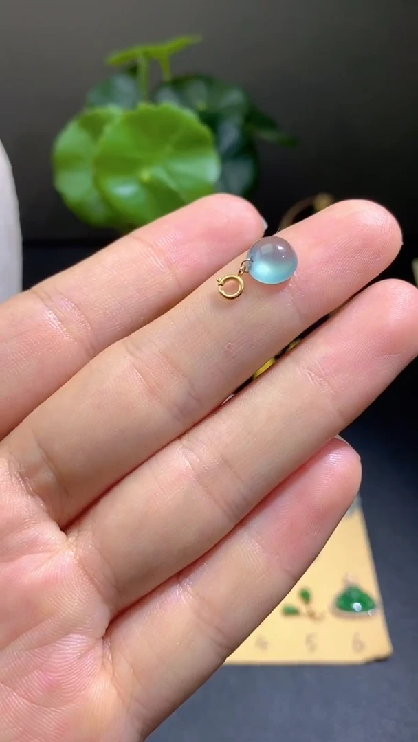 颈饰18K金镶嵌翡翠翡翠A货