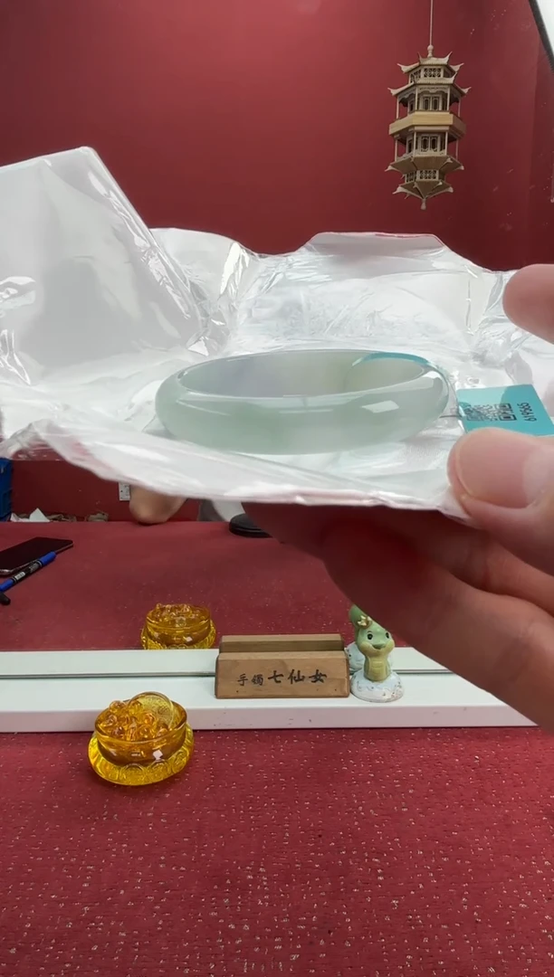 翡翠手镯未镶嵌18手镯