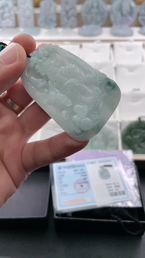 翡翠未镶嵌颈饰..../6/24/ 202