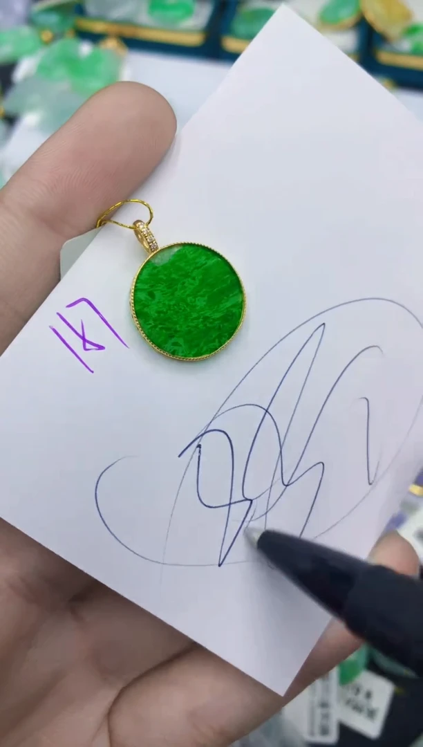 翡翠18K金镶嵌颈饰1111111111