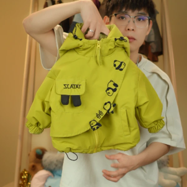 A麦田2025深秋季新款刺绣小熊男女宝宝可爱外套