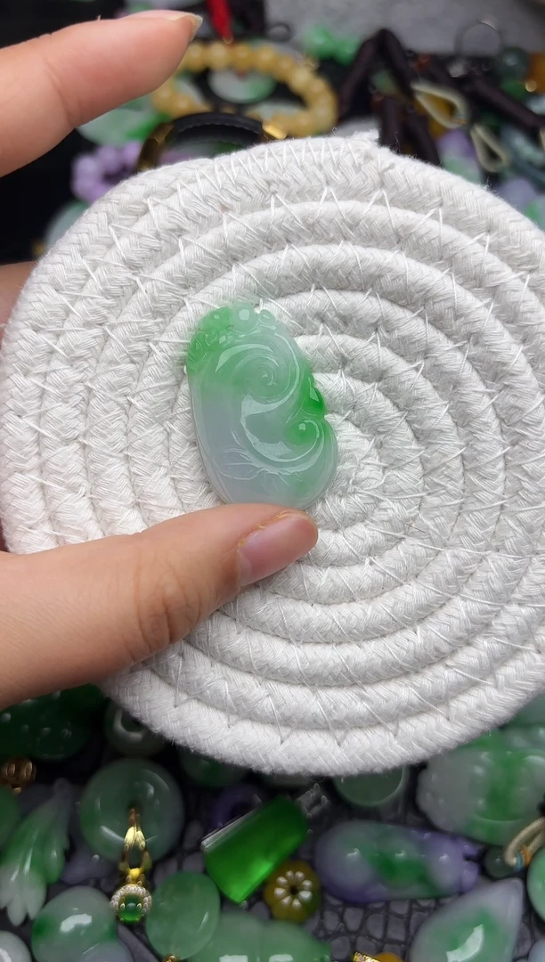 颈饰未镶嵌翡翠缅甸翡翠吊坠