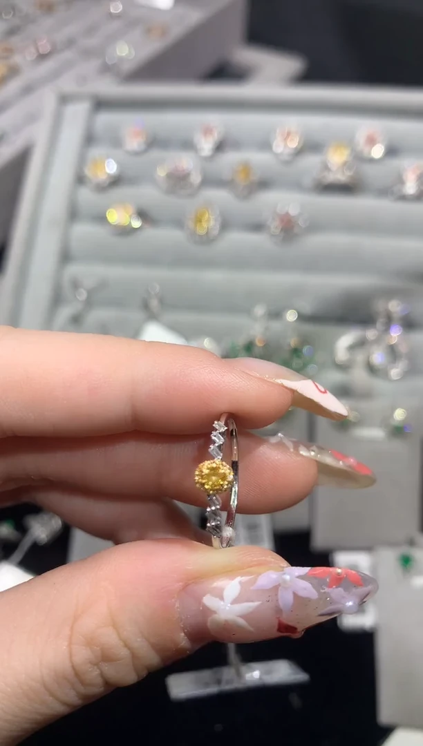 戒指18K金镶嵌钻石小柔甄选008