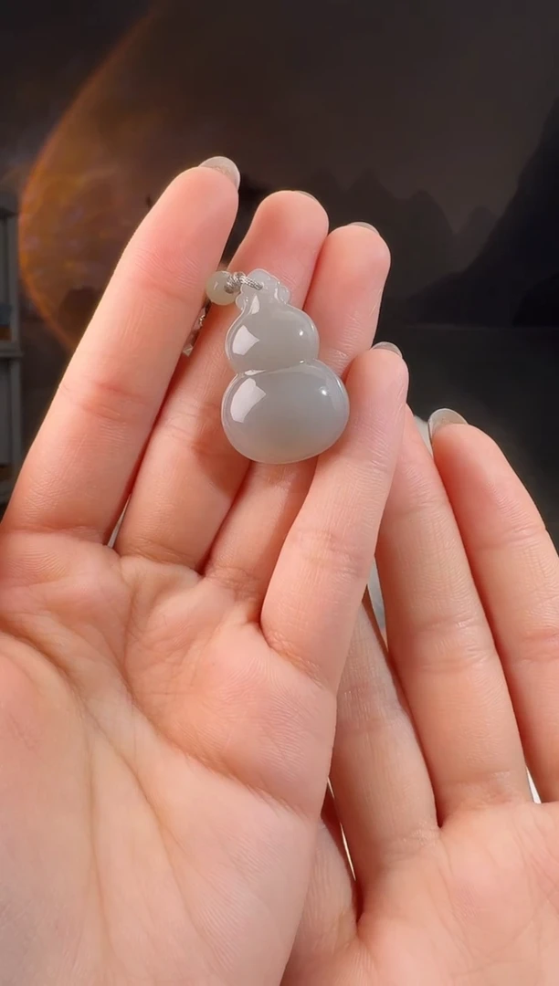 颈饰未镶嵌和田玉烟紫葫芦