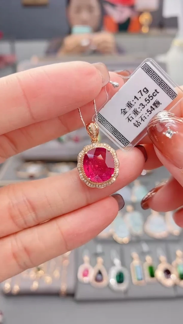 颈饰18K金镶嵌碧玺3.55