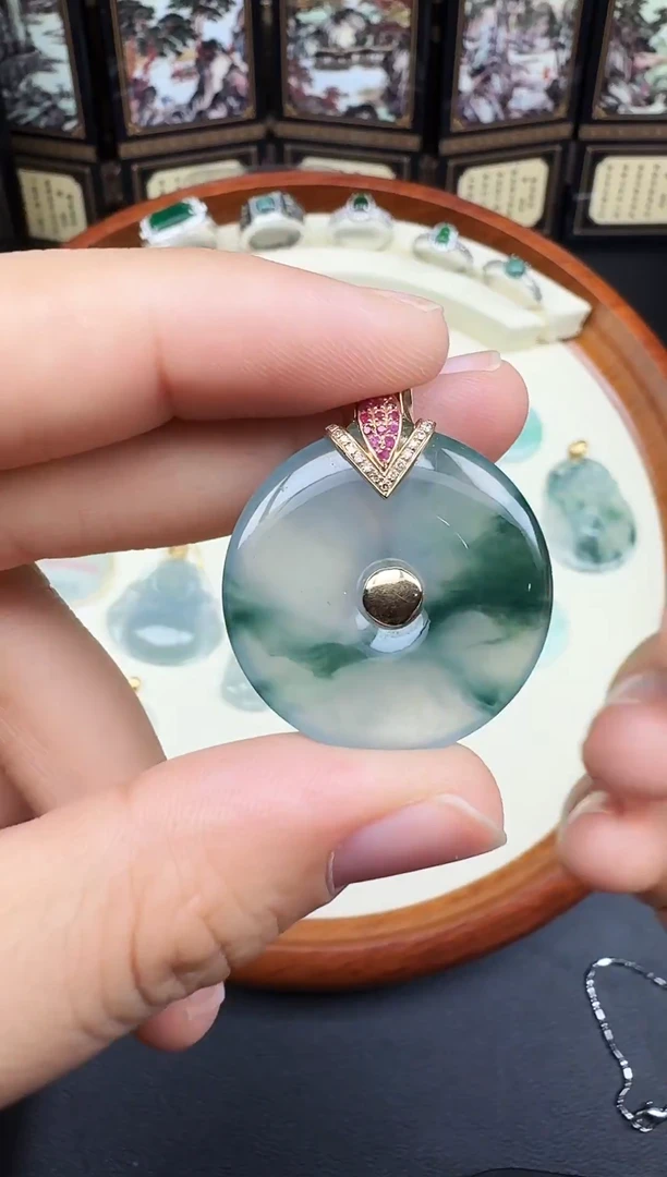 吊坠(赠链)18K金镶嵌翡翠平安扣