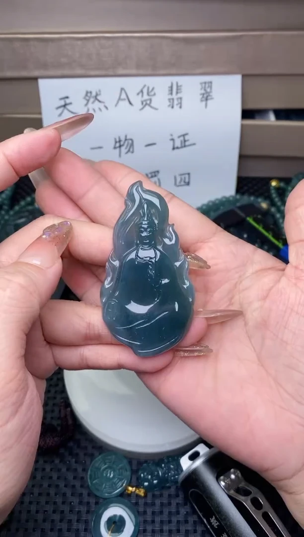 翡翠未镶嵌颈饰