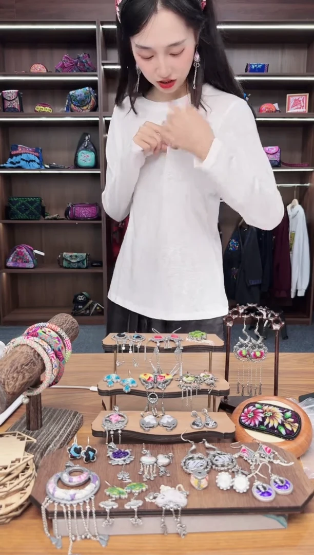 织绣A198蒙阿苏苗绣传承店