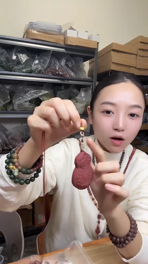 泥塑红麝息肌大葫芦牌