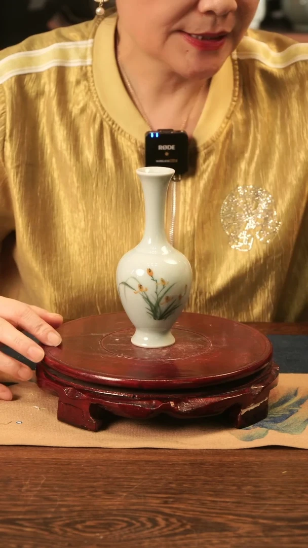 釉中彩 兰花画 台面花器