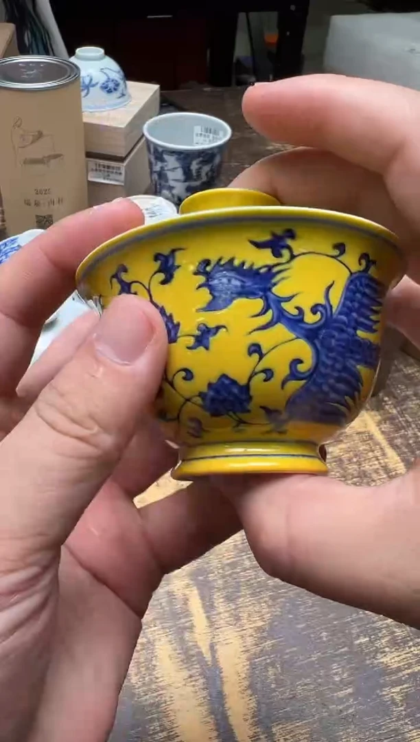 戏墨柴窑黄地缠枝双凤盖碗