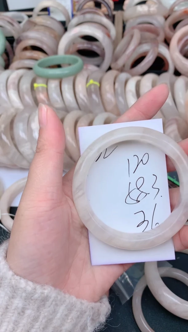 未镶嵌手镯石英质玉120
