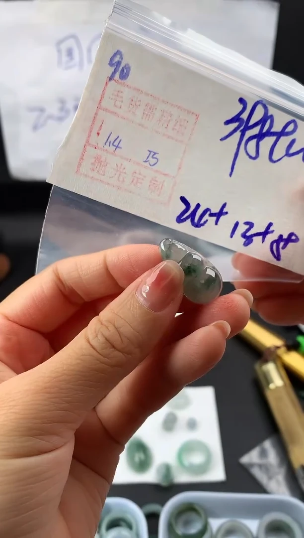未镶嵌定制翡翠90豆子挂件408元毛货需精抛光