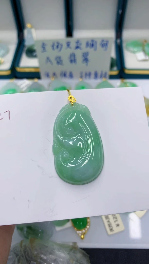 颈饰18K金镶嵌翡翠1