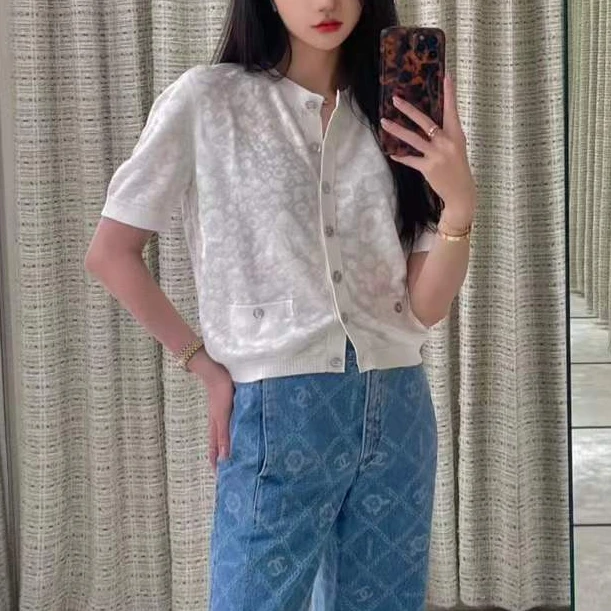 99新 Chanel/香奈儿 36码23A白色暗纹双C银扣针织短袖开衫
