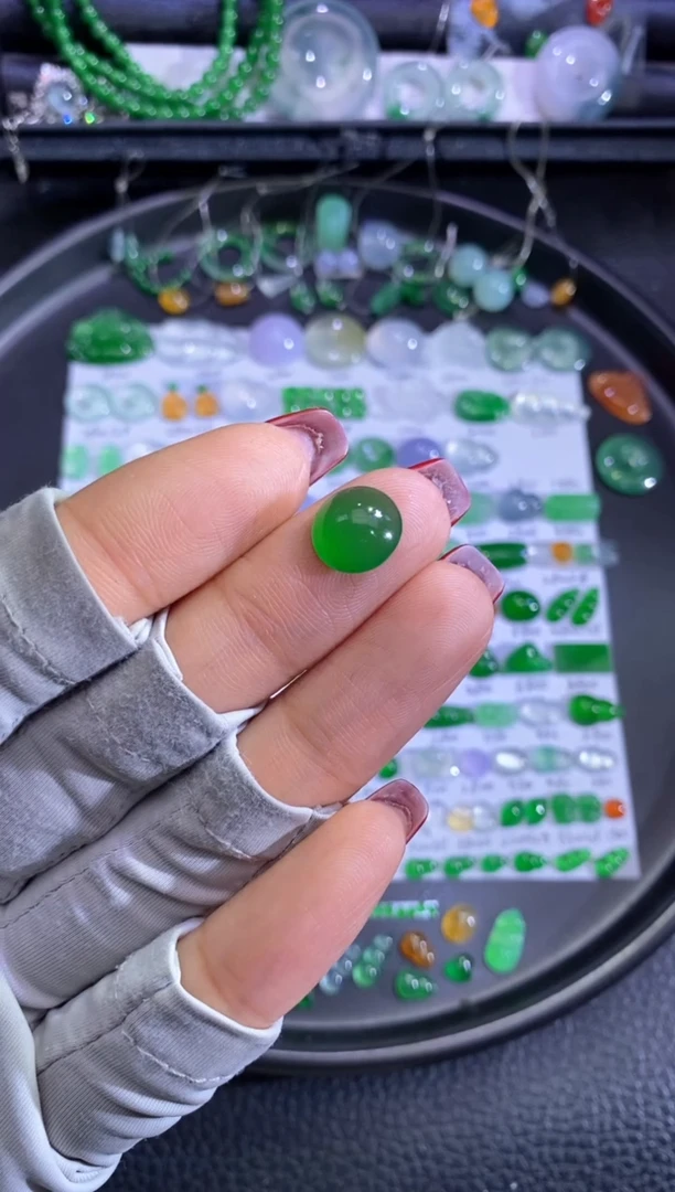 未镶嵌挂件翡翠蛋