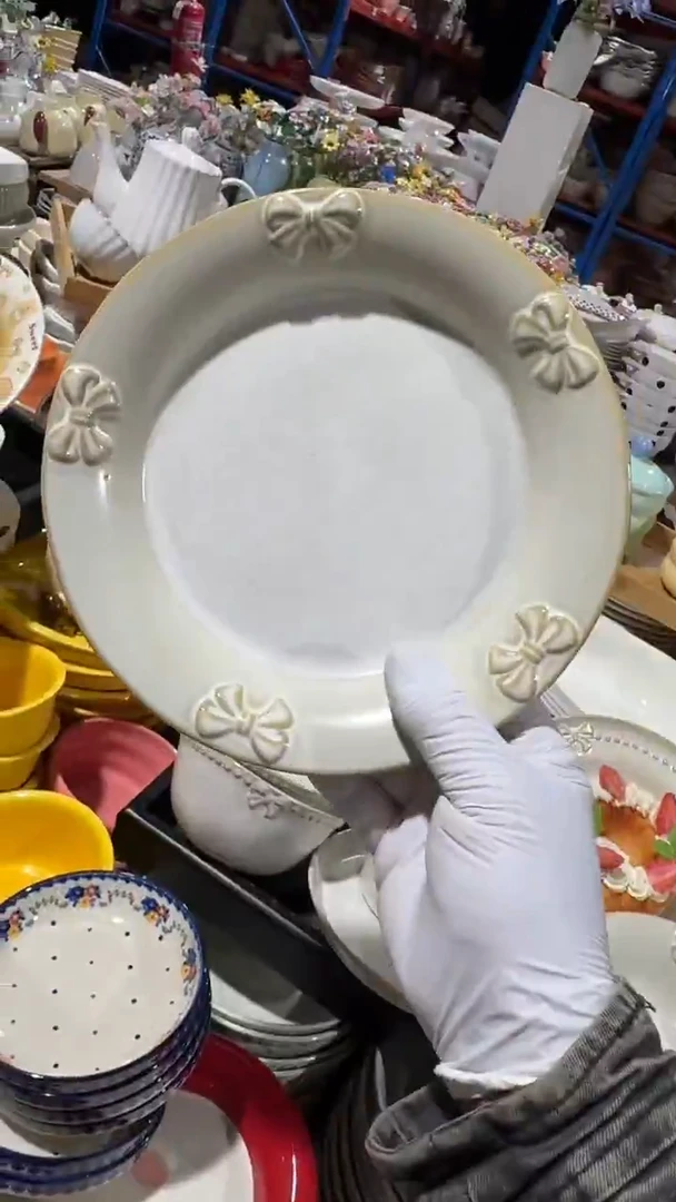 陶瓷蝴蝶结深盘微瑕 凑满20元包邮