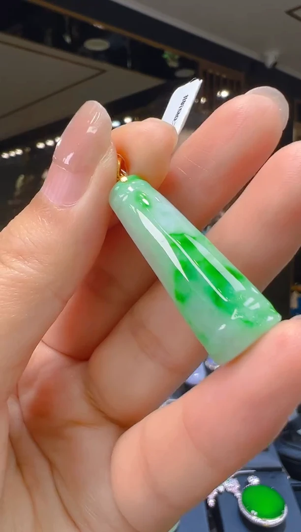 翡翠18K金镶嵌吊坠(赠链)151