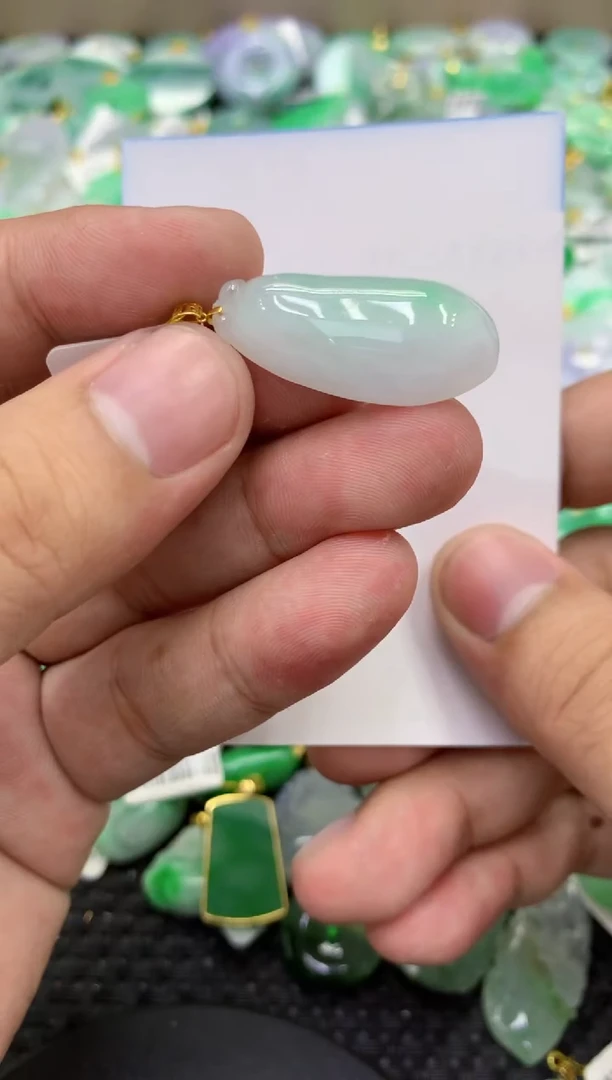 颈饰18K金镶嵌翡翠天然缅甸翡翠A货