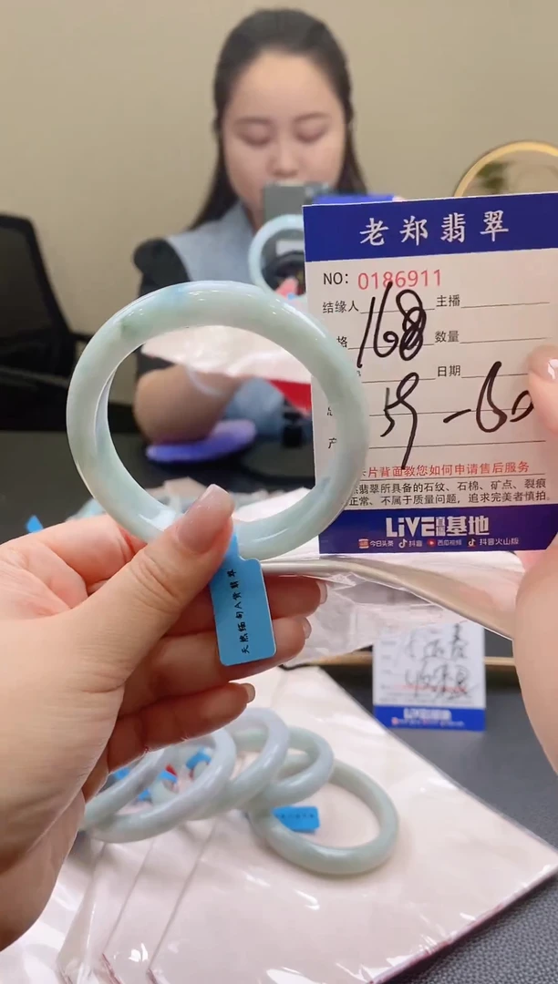 翡翠手镯未镶嵌AAA