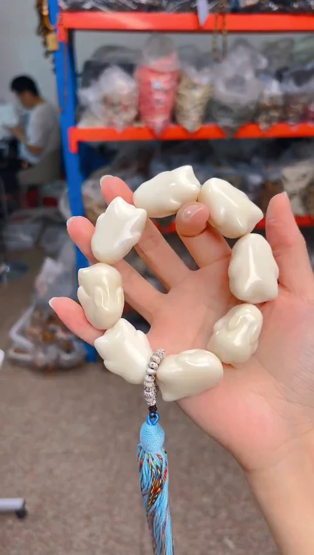 吊坠菩提根/象牙果白色趴趴兔小手持