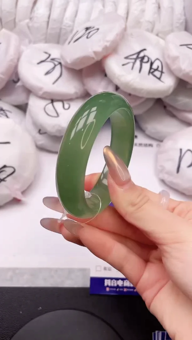 【闪购商品】石英质玉手镯未镶嵌22L114-55