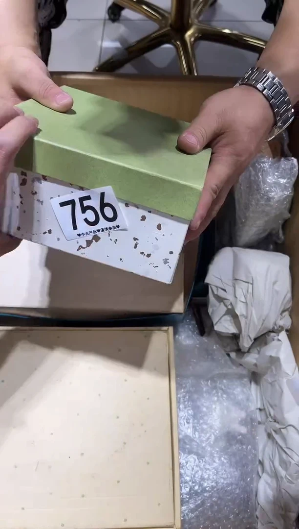 瓷片快**孩756.......