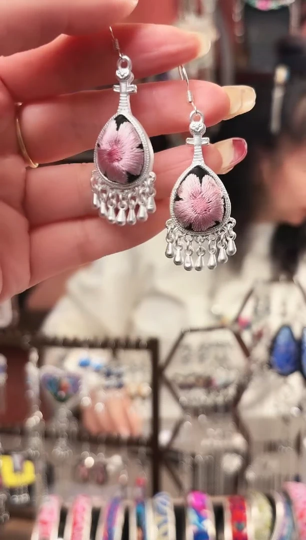 织绣民族风非遗老绣饰品30