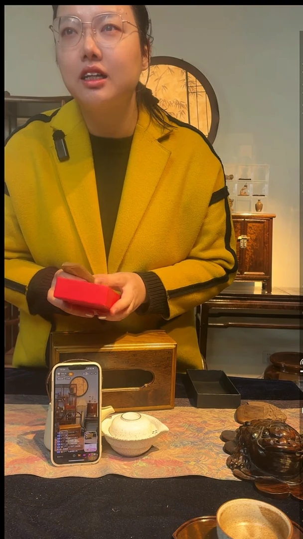 金丝楠梳子盒子一个