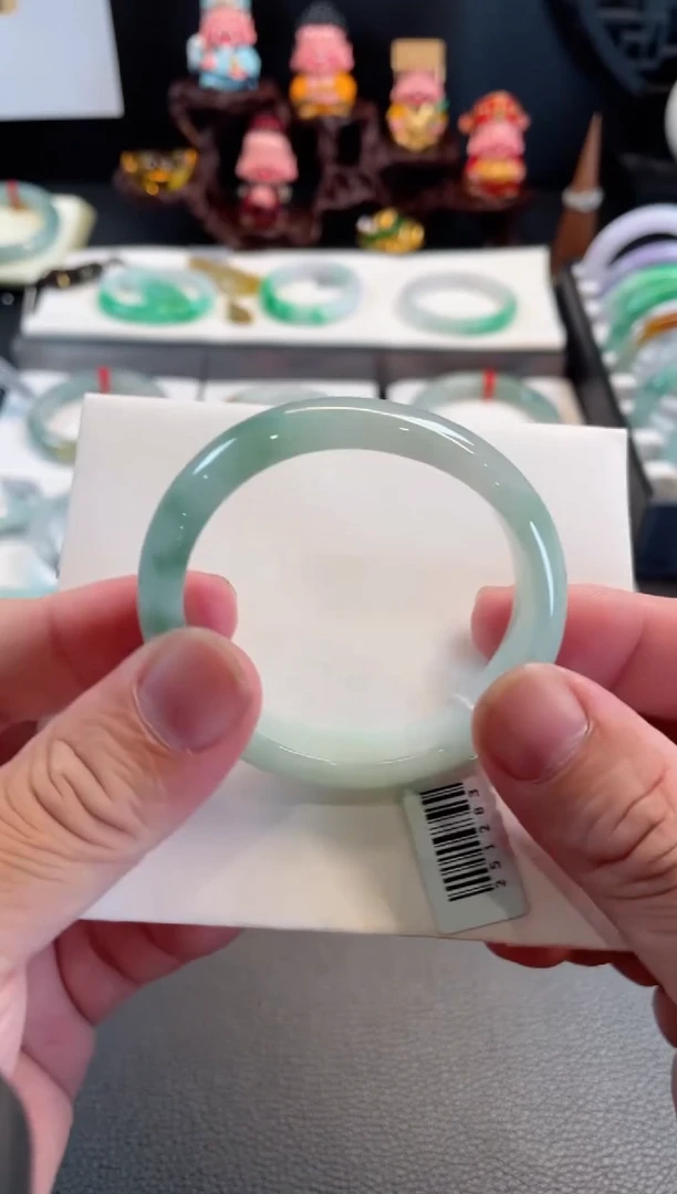 翡翠手镯未镶嵌53贵妃 有纹