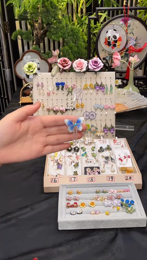 织绣灰**像非遗饰品