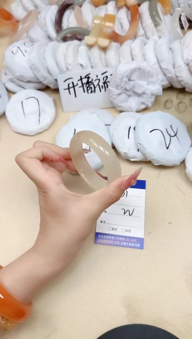 石英质玉手镯未镶嵌31/55