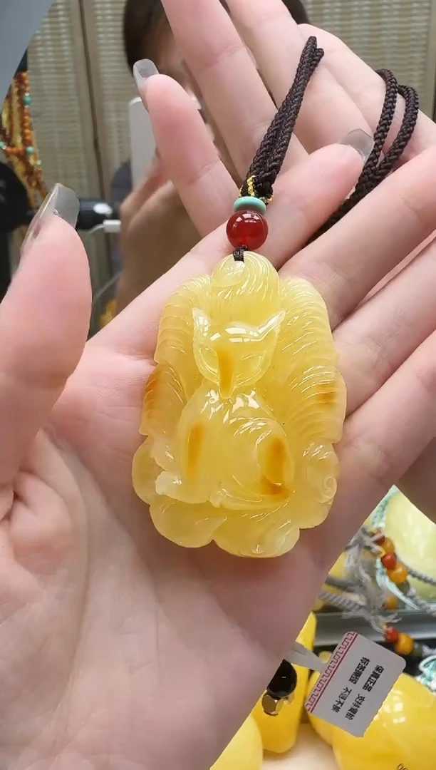 未镶嵌琥珀裸石如图