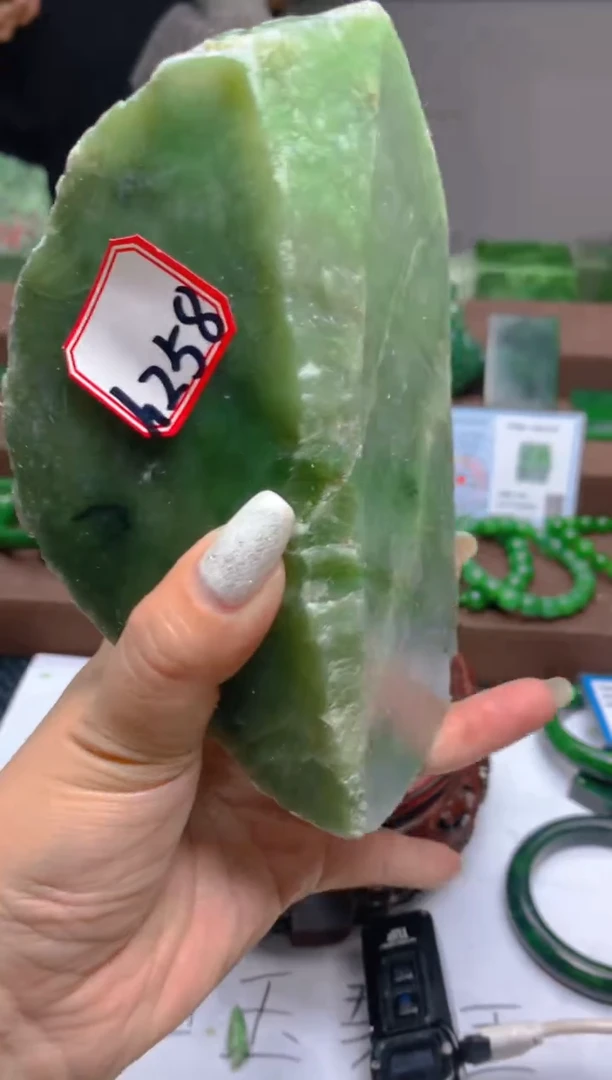 【闪购商品】和田玉（碧玉）未镶嵌珠宝半成品1