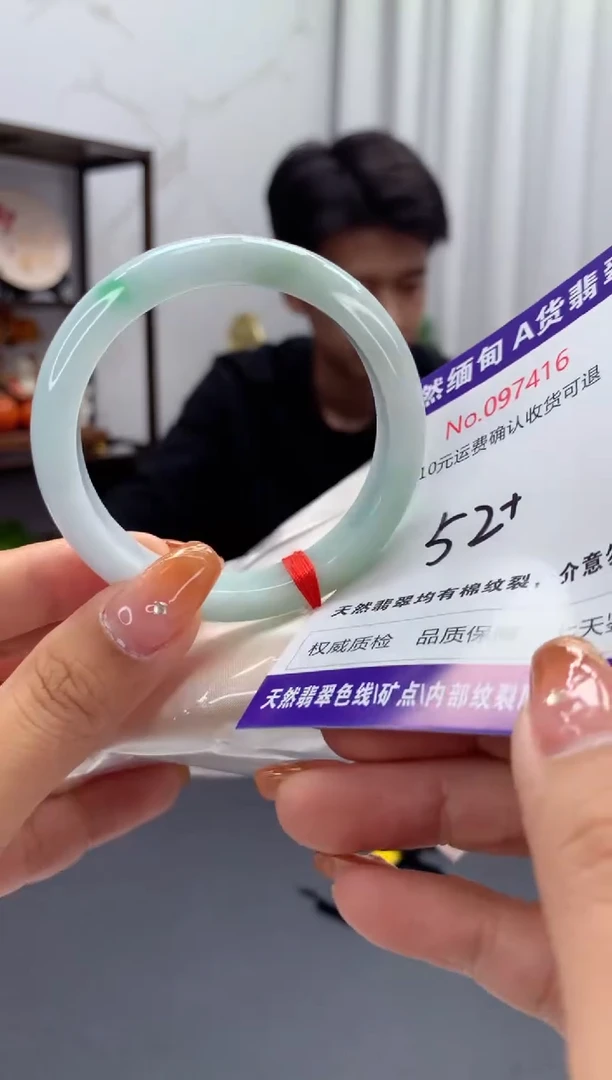 未镶嵌手镯翡翠有纹，完美者勿拍