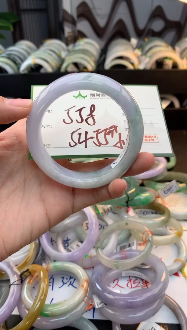 未镶嵌定制翡翠毛货需精细抛光+多人