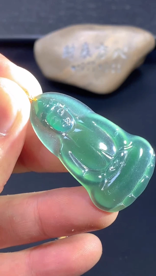 颈饰18K金镶嵌翡翠